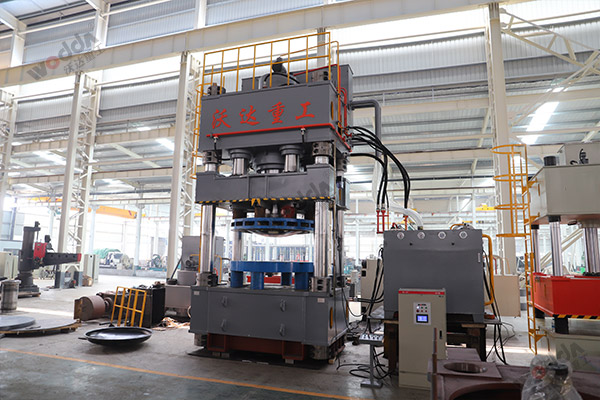 封頭拉伸液壓機(jī)_3000噸四柱液壓機(jī)_液壓機(jī)廠家 封頭拉伸液壓機(jī)_3000噸四柱液壓機(jī)_液壓機(jī)廠家