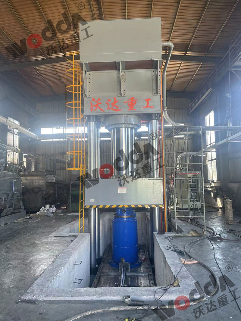 2000噸石墨坩堝液壓機 2000噸石墨坩堝液壓機