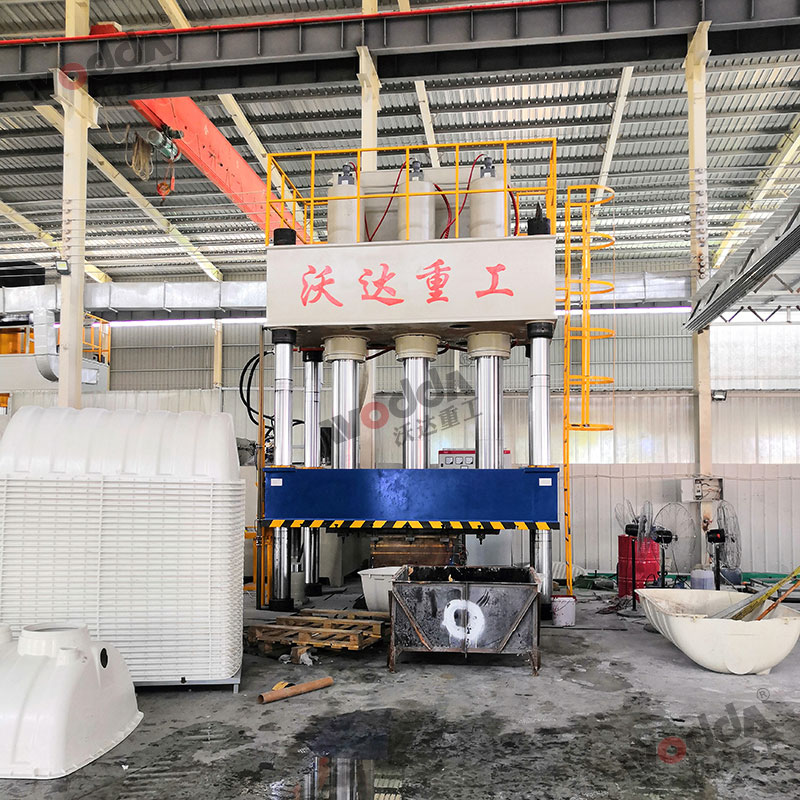 1000噸玻璃鋼化糞池風(fēng)機罩液壓機