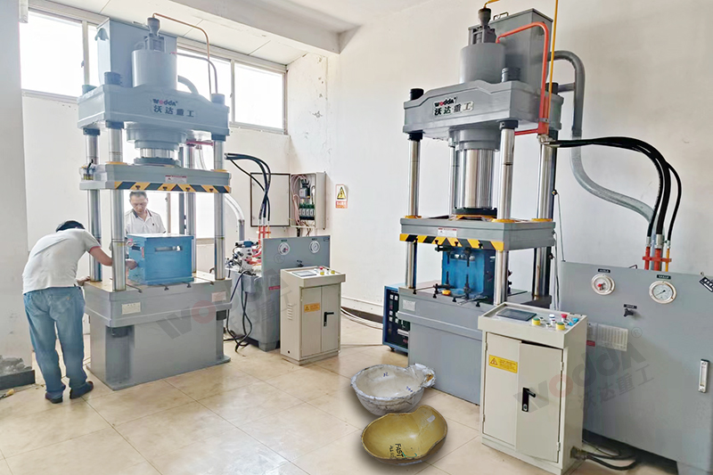 防彈頭盔成型液壓機(jī)客戶車間試機(jī) 防彈頭盔成型液壓機(jī)客戶車間試機(jī)