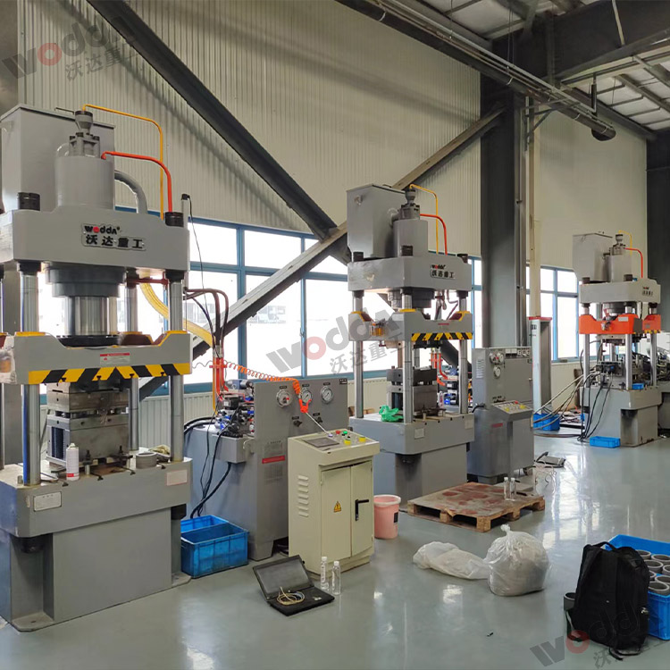 200噸電梯剎車配件成型液壓機(jī) 200噸電梯剎車配件成型液壓機(jī)