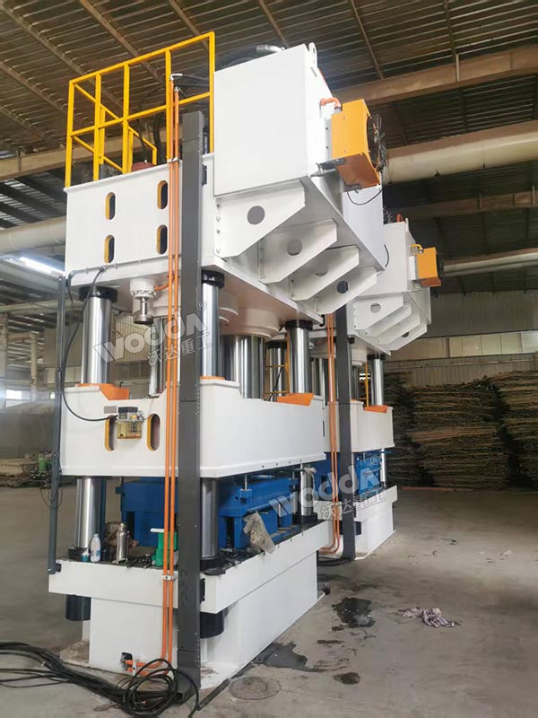 兩臺木屑托盤成型液壓機安裝完成 兩臺木屑托盤成型液壓機安裝完成