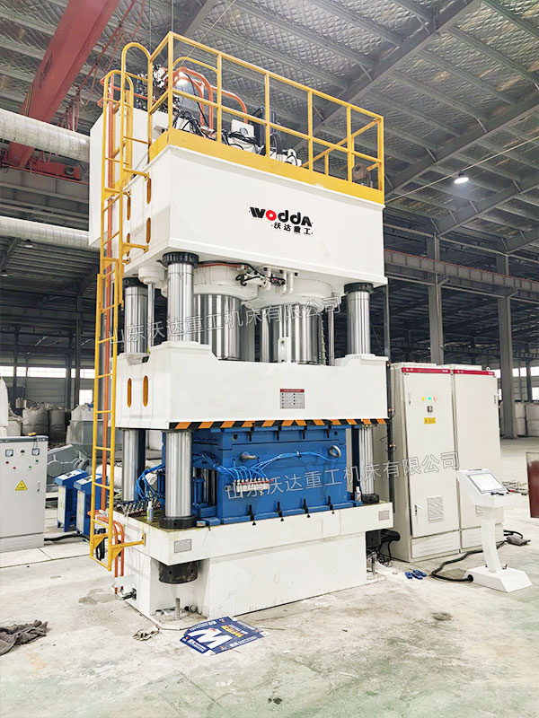 1600噸四柱液壓機(jī) 1600噸四柱液壓機(jī)