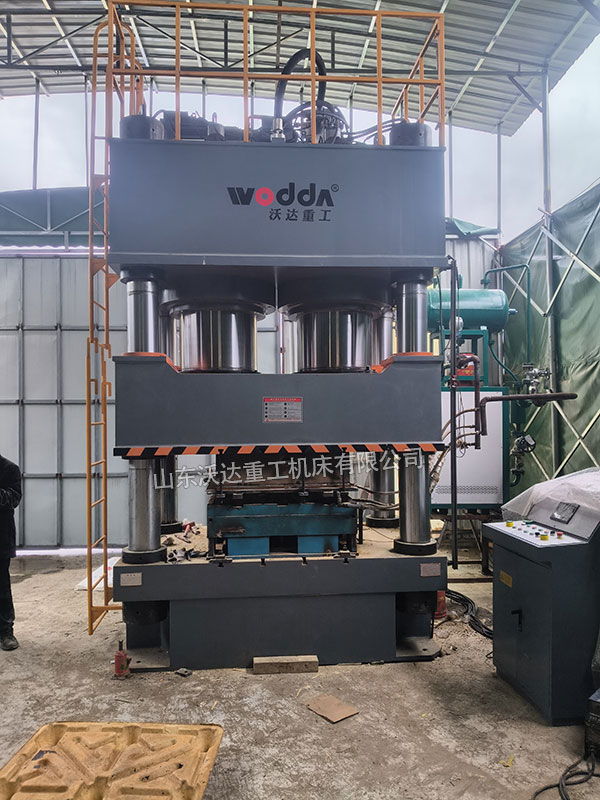 1600噸木屑托盤液壓機 1600噸木屑托盤液壓機